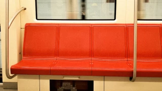 Horror en el metro: Le prenden fuego a un abuelito que dormía dentro de un vagón