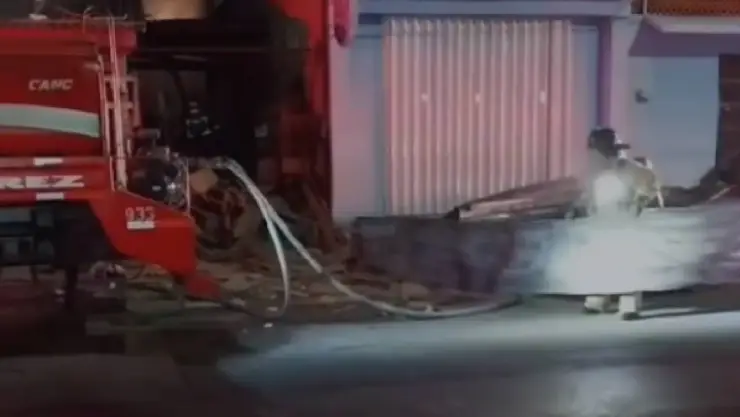 ¡Mientras dormías! Incendio consume bodega en la región 228 de Cancún