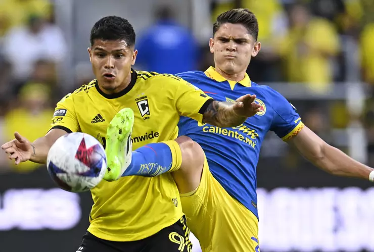 Cucho Hernández ante el América