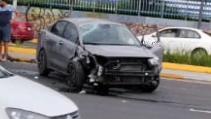 accidente en avenida paseo 5 de febrero causa tráfico en querétaro hoy sábado 17 de agosto.jpg