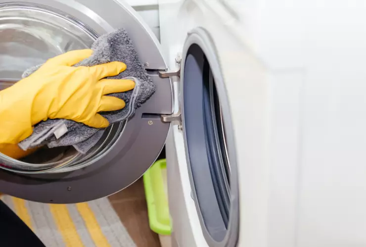 El truco de los expertos para eliminar el moho de tu lavadora