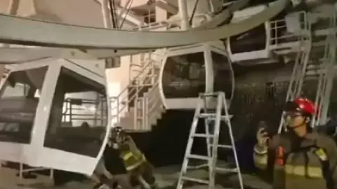 Rescatan a 19 personas atrapadas en la Rueda de la Fortuna en Plaza de Cancún