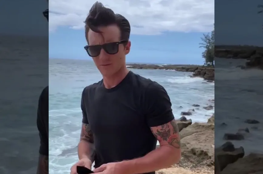 Drake Bell mar.jpg
