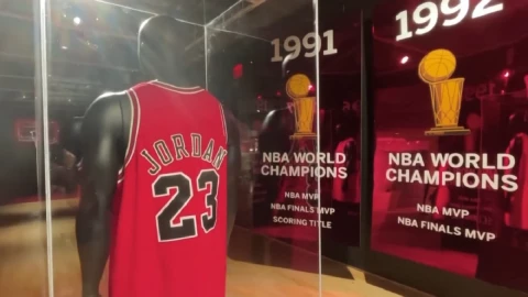 Subasta millonaria por camiseta de “The Last Dance” de Michael Jordan.