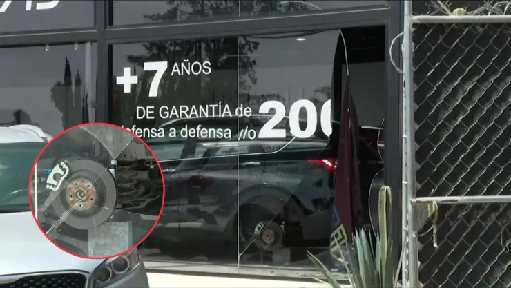 Puebla: Agencia de autos sufre cristalazo y se roban llantas y rines de madrugada