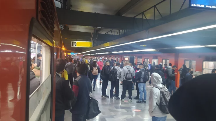 Reportan retrasos de hasta 15 minutos en 5 líneas del Metro CDMX