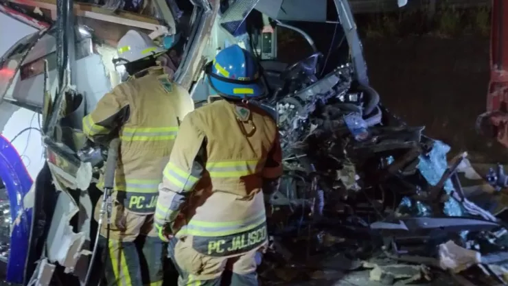 Accidente Zacatecas Autobús que iba a San Juan de Los Lagos choca y deja varias personas heridas hoy 24 de noviembre