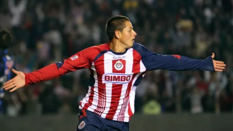 Posible alineación de Chivas con la llegada de Chicharito
