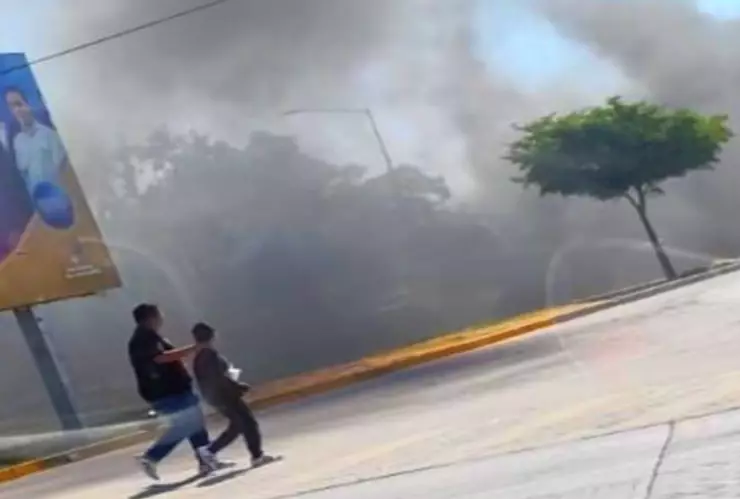 Se reporta incendio sobre el bulevar Juan Alonso de Torres y Vasco de Quiroga, hoy 16 de noviembre