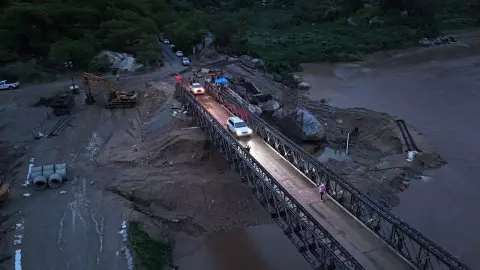 Puente provisional del Río Omitlán en la carretera Tierra Colorada-Ayutla de los Libres