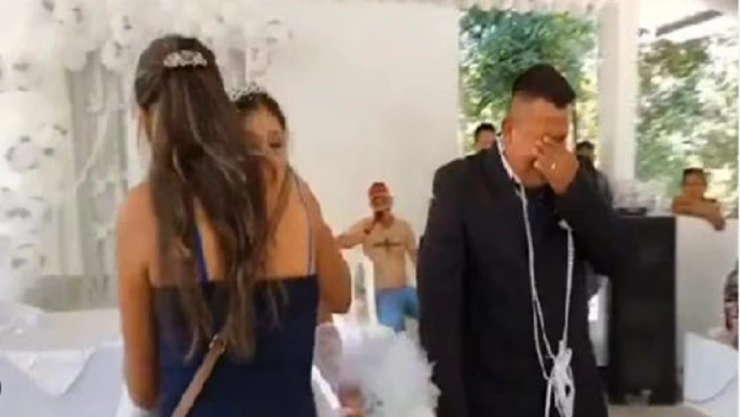 hombre llora al ver a su ex novia en su boda