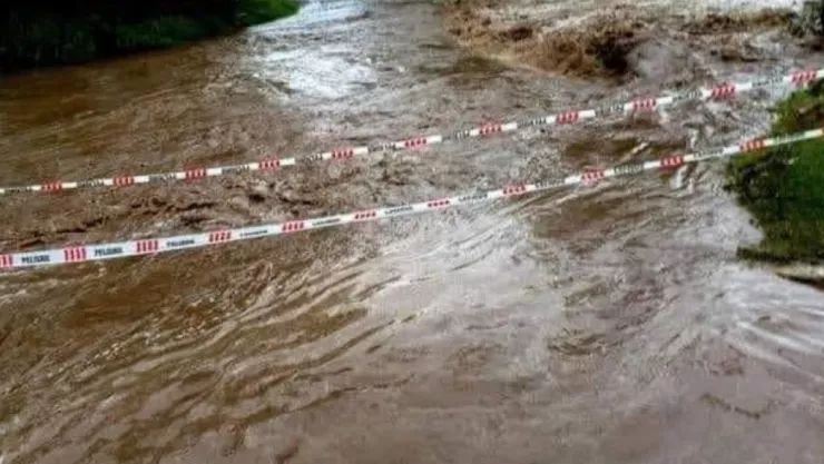 Mujer es arrastrada por arroyo al sur de Veracruz