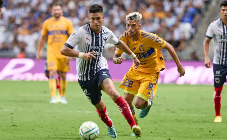 Maxi Meza en el clásico Rayados vs Tigres