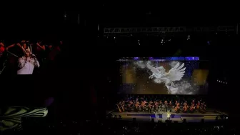 La magia se intensificó cuando Mauren Mendo, voz emblemática de los openings y endings en español, se unió al escenario, interpretando temas que hicieron resonar el séptimo sentido de todos los presentes.