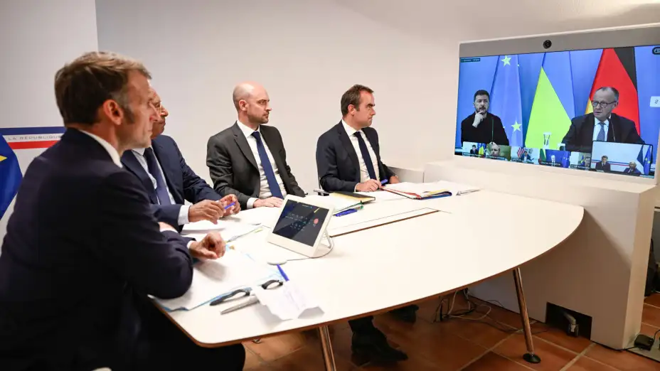 Funcionarios franceses en videoconferencia sobre Ucrania.