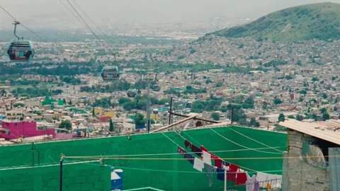 Cablebús video Elton John