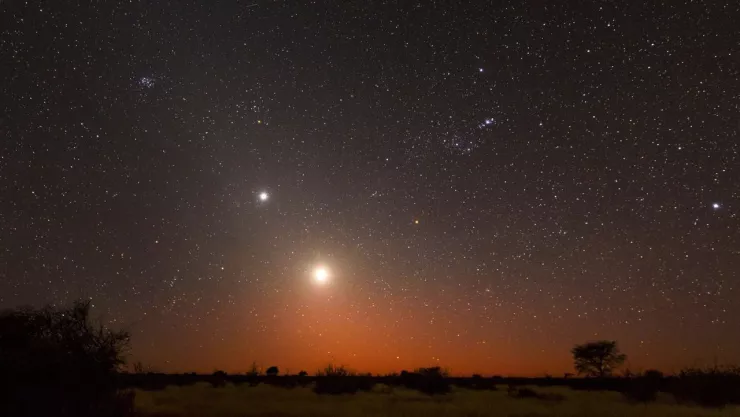 cielo estrellado y una conjunción planetaria
