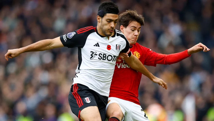 Ra&uacute;l Jim&eacute;nez ante el Manchester United