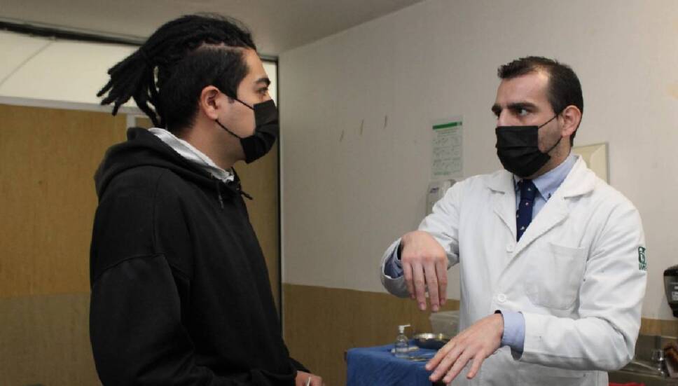 El Instituto Mexicano del Seguro Social (IMSS) permite que sus beneficiarios asegurar a sus hijos y parientes centrales.