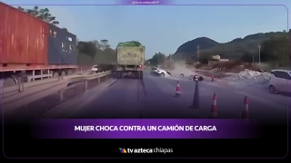 VIRAL: Mujeres salen ilesas tras chocar con un camión de carga en China