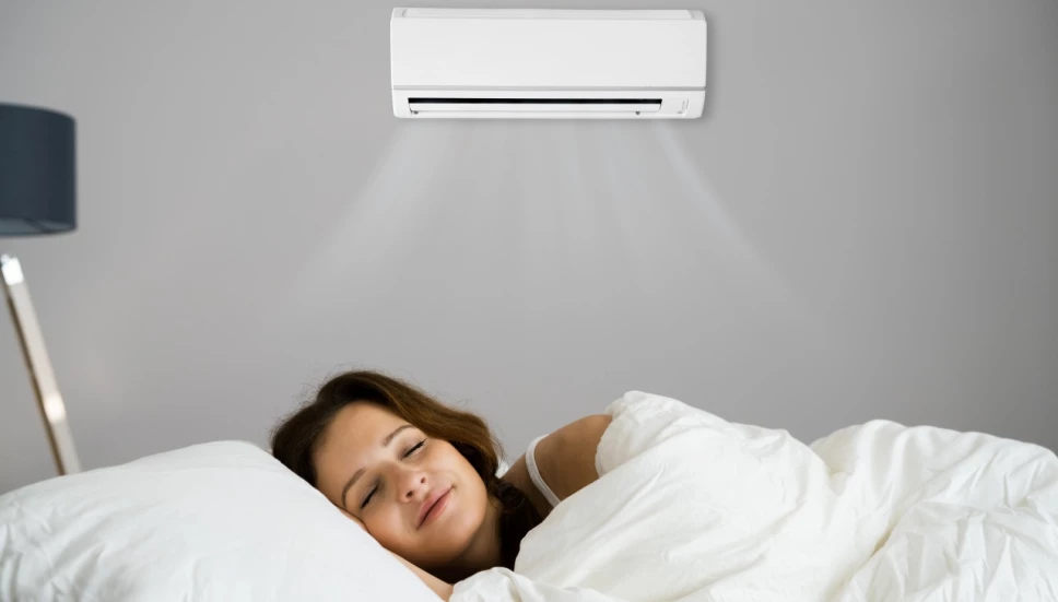 Los peligros de dormir con el aire acondicionado encendido y cómo evitarlos