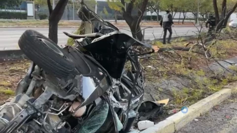 Volcadura en Paseo de la República