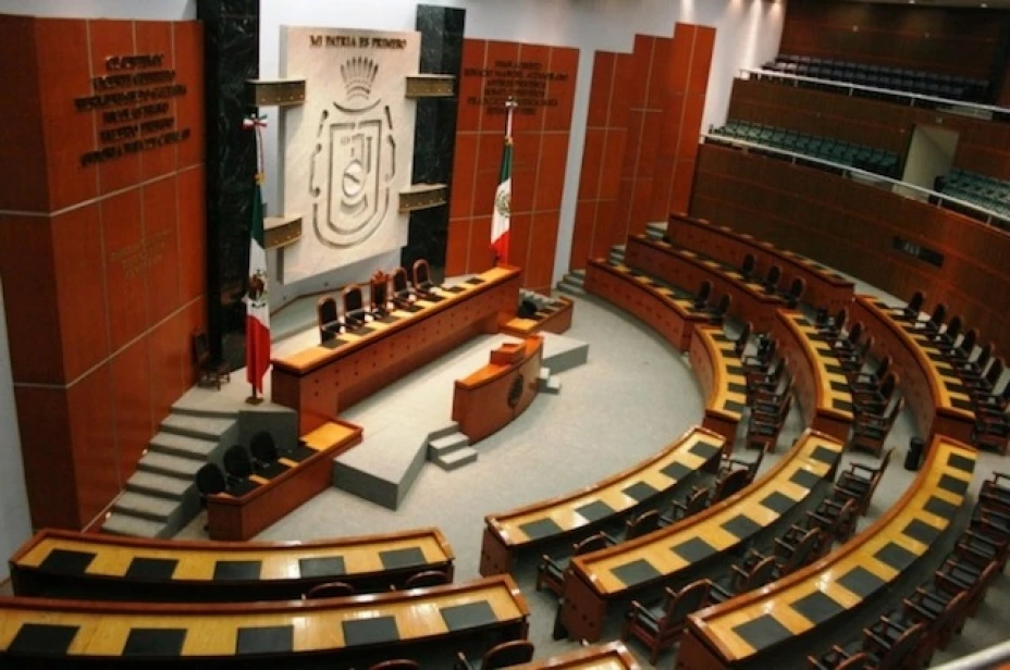 El pleno del Congreso de Guerrero está citado a las 23:00 horas de este viernes 24 de octubre, para discutir el tema de la licencia de Ángel Aguirre Rivero.