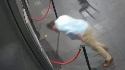 Noqueado con una silla.png