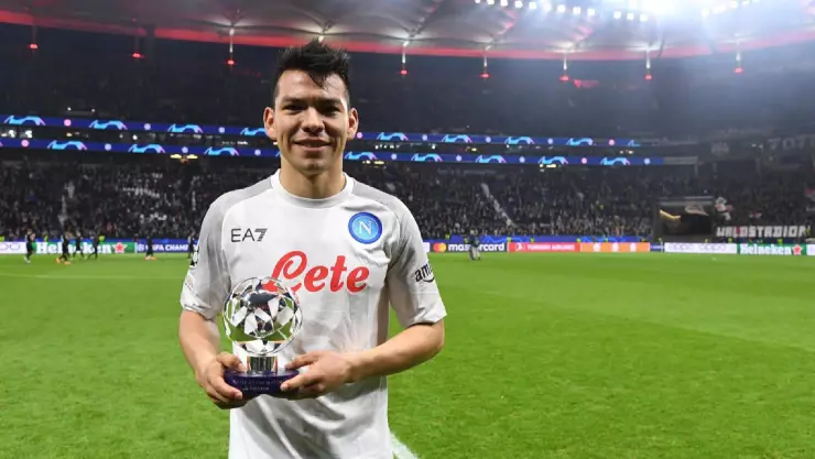 Chucky Lozano como MVP del partido entre Napoli y Frankfurt