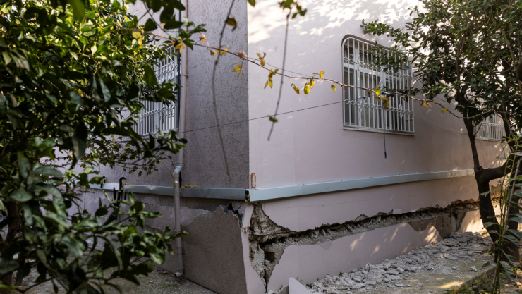 Casa dañada por sismo en Turquía