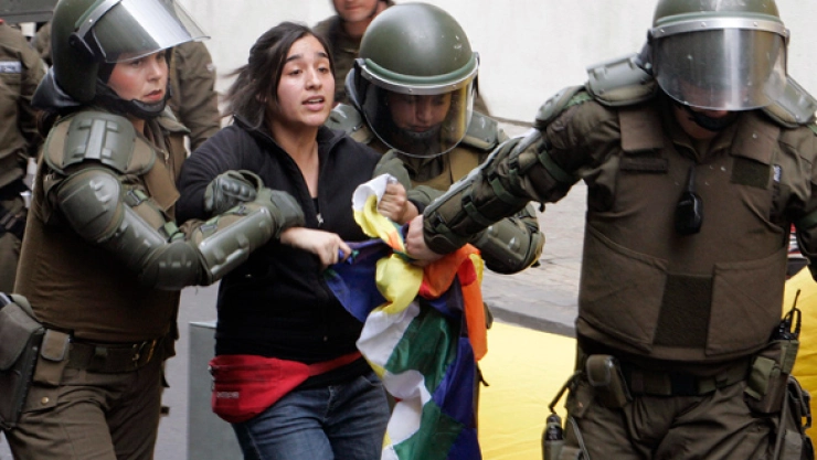 Policía reprime severamente protesta en Chile 