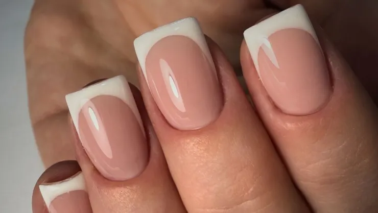 Tips para pintar uñas cuadradas y disimular los bordes desgastados.jpg
