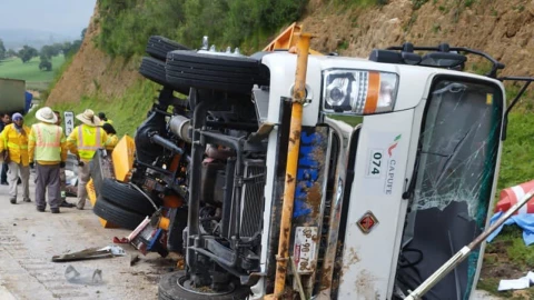 Identifican a los trabajadores de Capufe que murieron arrollados por tráiler en la autopista México-Puebla