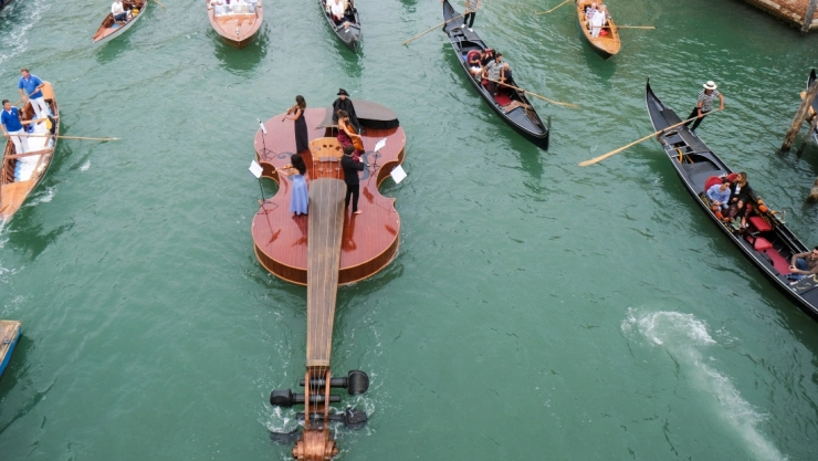 venecia-violín-gigante.jpg