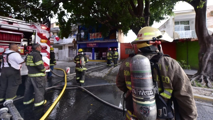 Incendio en negocio de pinturas en la colonia 5 de mayo de Guadalajara hoy.jpeg