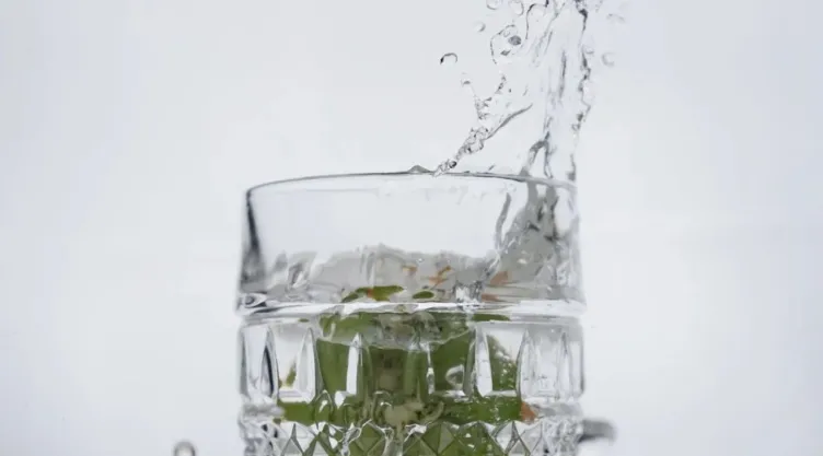 ¿Cuánta agua hay que beber durante la ola de calor?