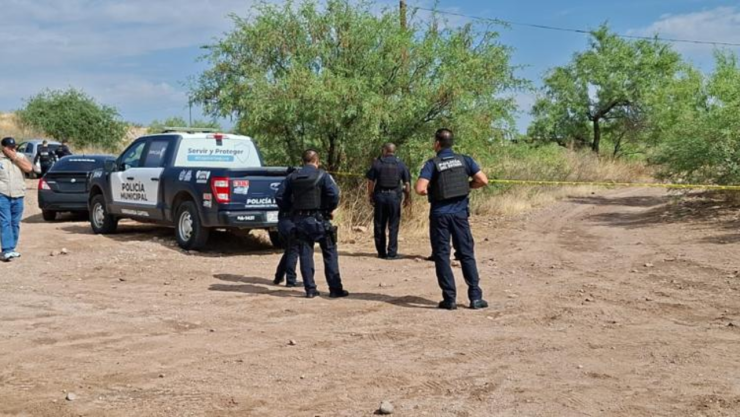 Una pareja ejecutada en la carretera a Juárez fue localizada por autoridades en las inmediaciones del Ejido Sacramento.