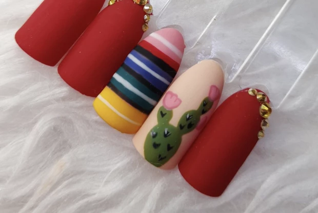 5 diseños de uñas perfectos para lucir la noche mexicana del 15 de septiembre.jpg