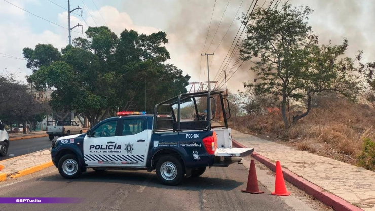 Tráfico normal en Libramiento Norte luego de incendio cerca del IMSS 23