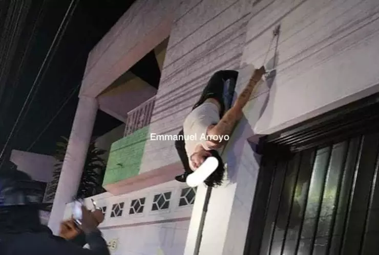 Ladrón queda colgado