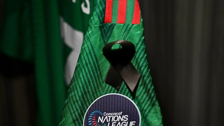La Selección Mexicana rinde homenaje a Chabelo: Minuto de aplausos y moño negro en el Estadio Azteca
