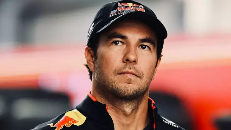 Momento tenso en el GP de Brasil_ Checo Pérez ESTALLA contra su equipo en plena carrera