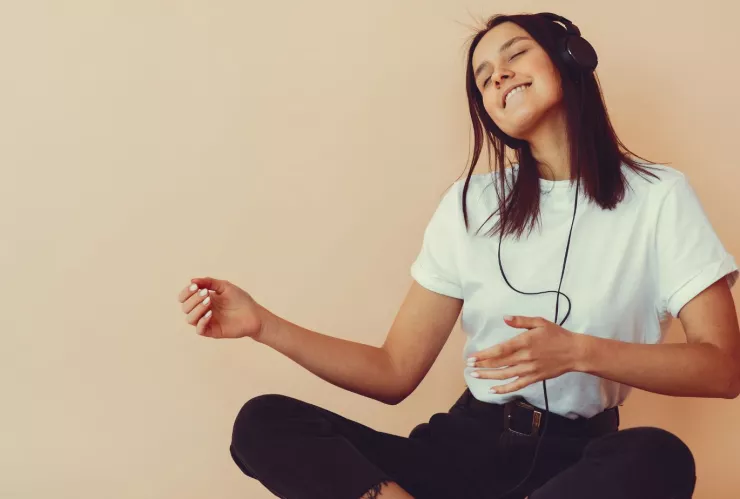 Lo que dice de ti siempre escuchar la misma canción, según la psicología