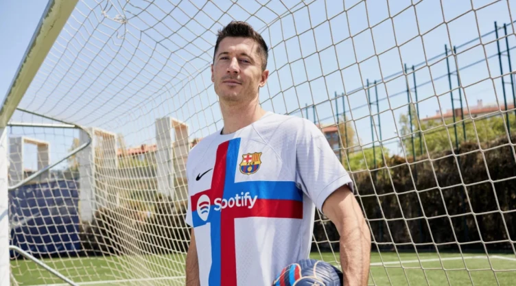 Lewandowski con la tercera camiseta del Barcelona
