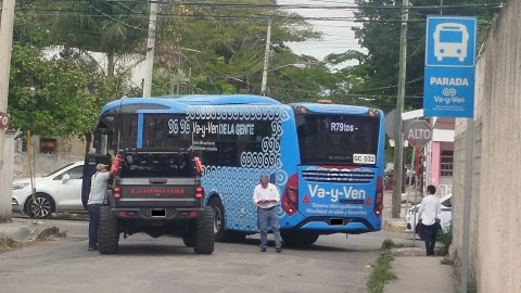 FUERTE choque entre VayVen y camioneta hoy sábado 8 de febrero de 2025