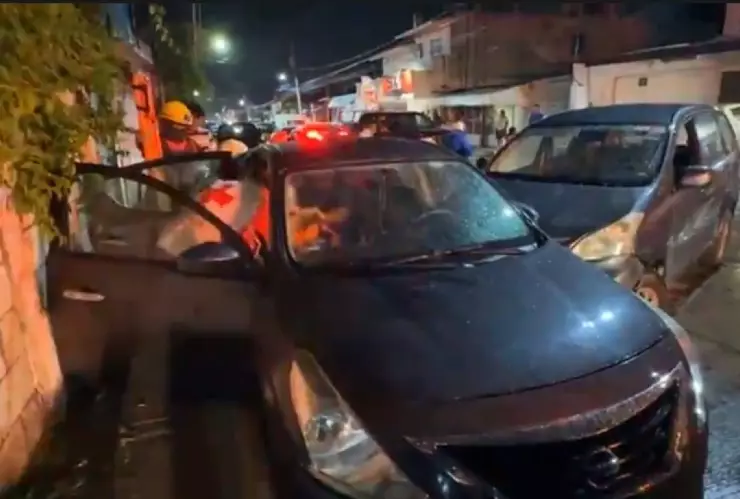 La SSP reportó que una mujer resultó lesionada tras sufrir un fuerte accidente en Campeche, en el que se vieron involucrados dos vehículos