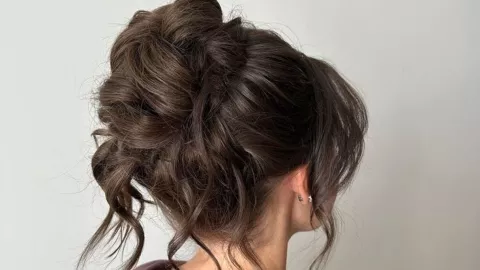 11 ideas de peinados recogidos para pelo corto que se ven elegantes y sencillos: para cualquier día del año.