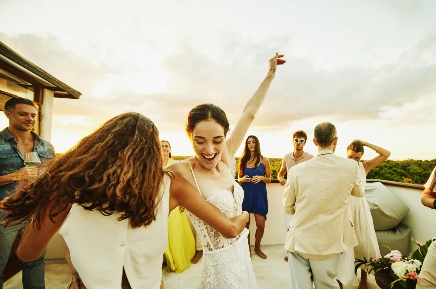 Sin embargo, confía en su belleza y carácter, pronto vuelve a las fiestas... (Créditos: Thomas Barwick/Getty Images)