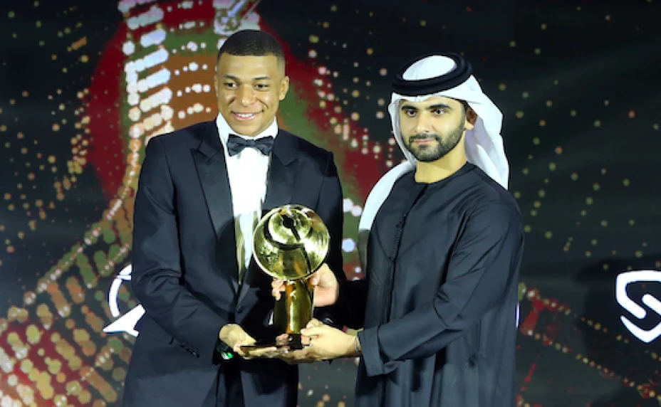 Mbappe globe soccer awards .jpg