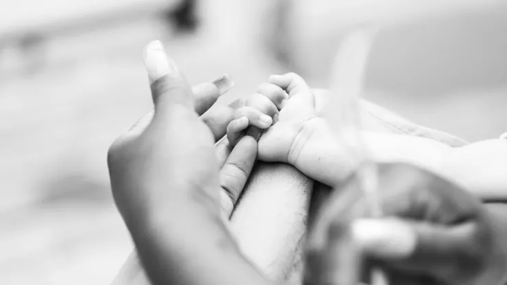 Bebé se fractura el cuello al nacer